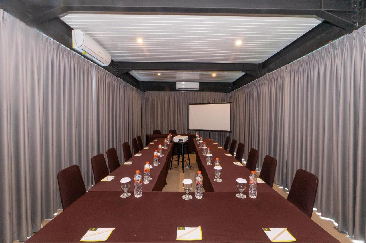 Hotel Summerville ماجالينغكا المظهر الخارجي الصورة