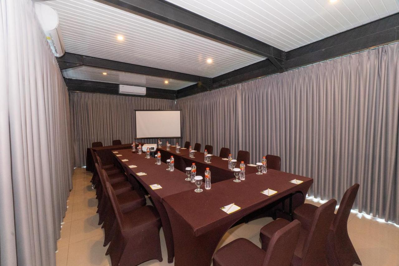 Hotel Summerville ماجالينغكا المظهر الخارجي الصورة